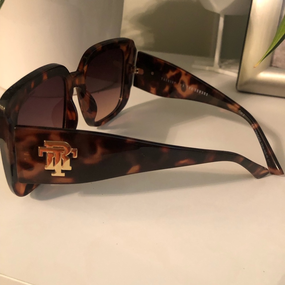 True Religion Tortoiseshell Logo Square Sunglasses - Brown
